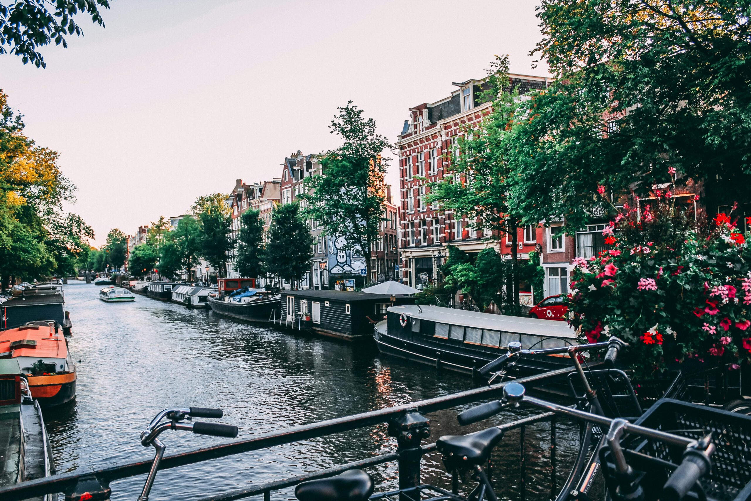 Amsterdam : la ville des canaux, de l’art et de la liberté